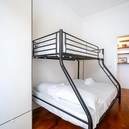 Guesthost - Lovely In Parma! Apartment