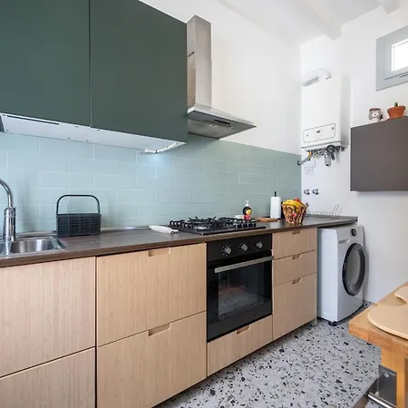 Apartment Guesthost - Lovely In Parma!
