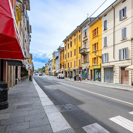 Guesthost - Lovely In Parma! Apartment Parma